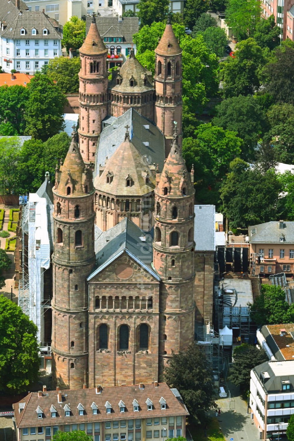 Luftbild Worms - Kirchengebäude des Kaiser-Dom St. Peter in Worms im Bundesland Rheinland-Pfalz, Deutschland