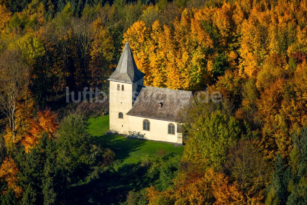 Arnsberg aus der Vogelperspektive: Kirchengebäude der Kapelle in Arnsberg im Bundesland Nordrhein-Westfalen