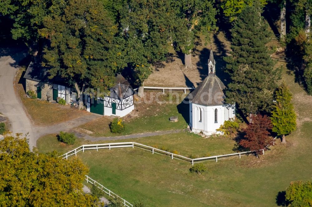 Bad Fredeberg aus der Vogelperspektive: Kirchengebäude der Kapelle in Bad Fredeberg im Bundesland Nordrhein-Westfalen