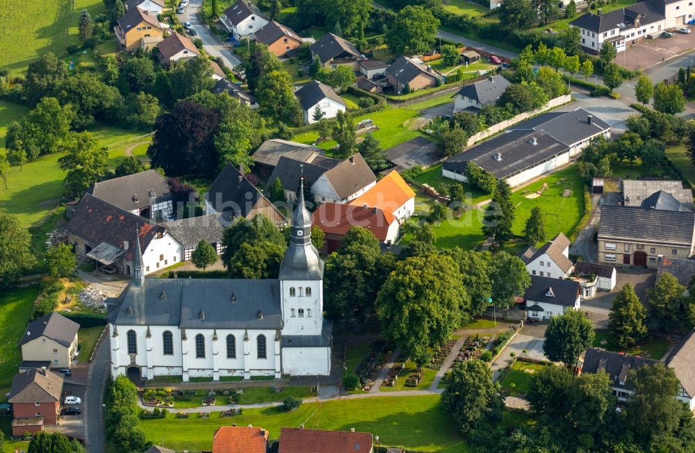 Drewer von oben - Kirchengebäude der Kapelle in Drewer im Bundesland Nordrhein-Westfalen