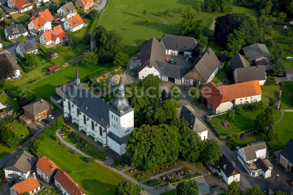 Drewer aus der Vogelperspektive: Kirchengebäude der Kapelle in Drewer im Bundesland Nordrhein-Westfalen