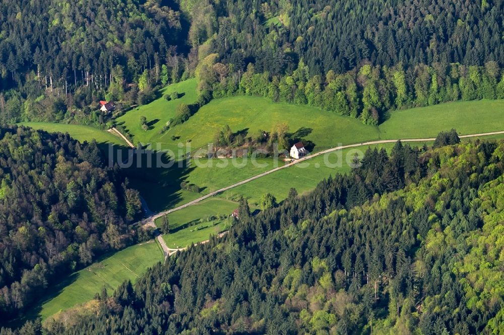 Emmendingen aus der Vogelperspektive: Kirchengebäude der Kapelle in Emmendingen im Bundesland Baden-Württemberg