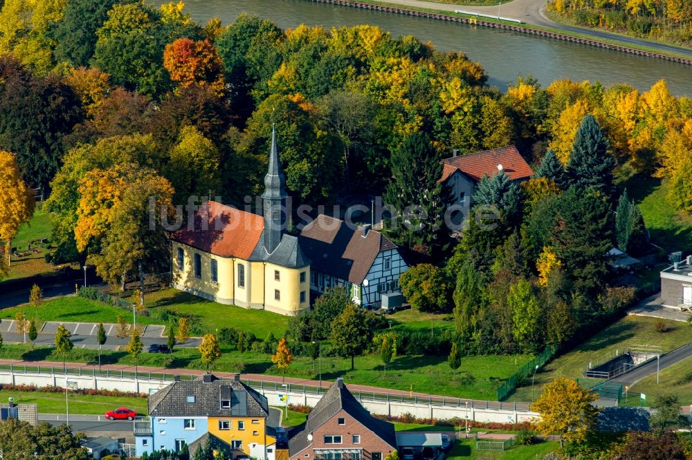 Herringen aus der Vogelperspektive: Kirchengebäude der Kapelle in Herringen im Bundesland Nordrhein-Westfalen