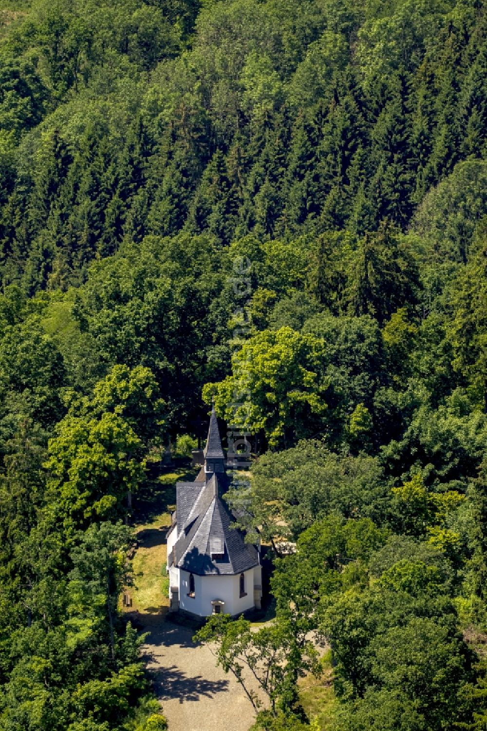 Luftbild Medebach - Kirchengebäude der Kapelle in Medebach im Bundesland Nordrhein-Westfalen