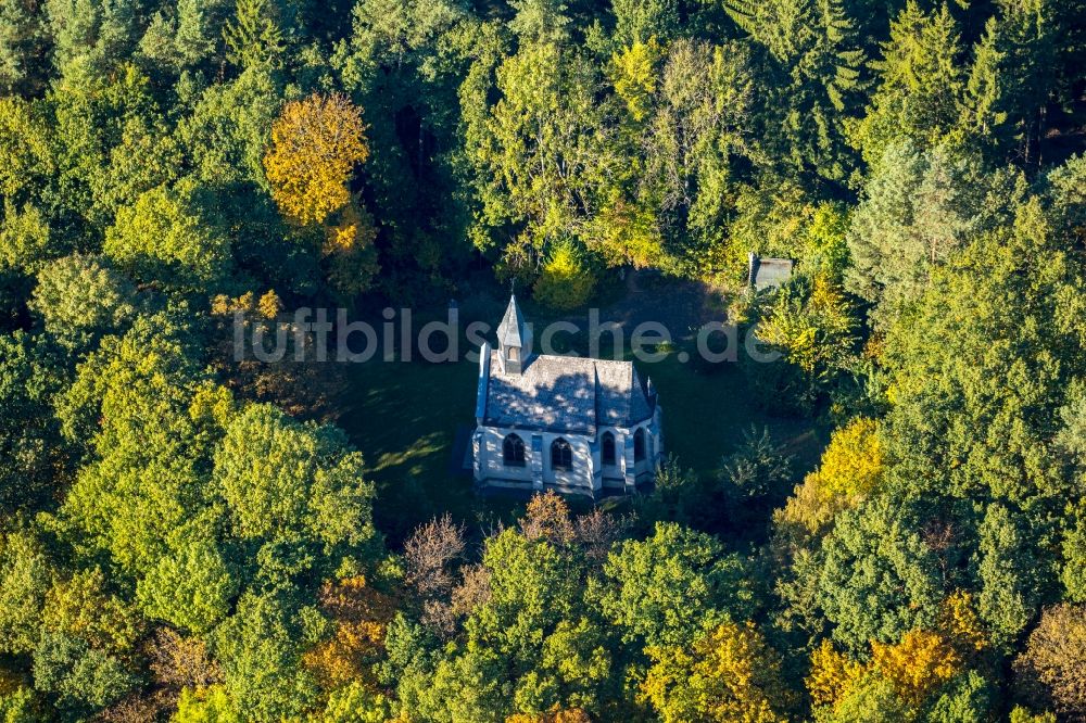 Luftaufnahme Netphen - Kirchengebäude der Kapelle in Netphen im Bundesland Nordrhein-Westfalen