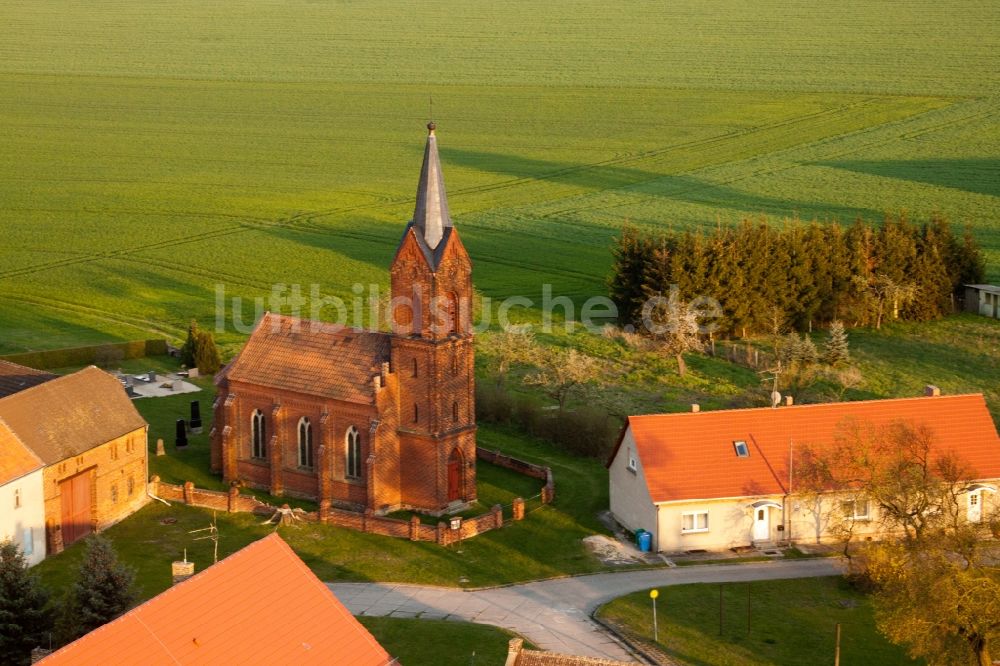 Luftaufnahme Niederer Fläming - Kirchengebäude der Kapelle in Niederer Fläming im Bundesland Brandenburg