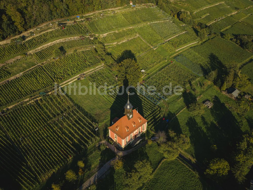 Dresden von oben - Kirchengebäude der Kapelle im Ortsteil Pillnitz in Dresden im Bundesland Sachsen, Deutschland