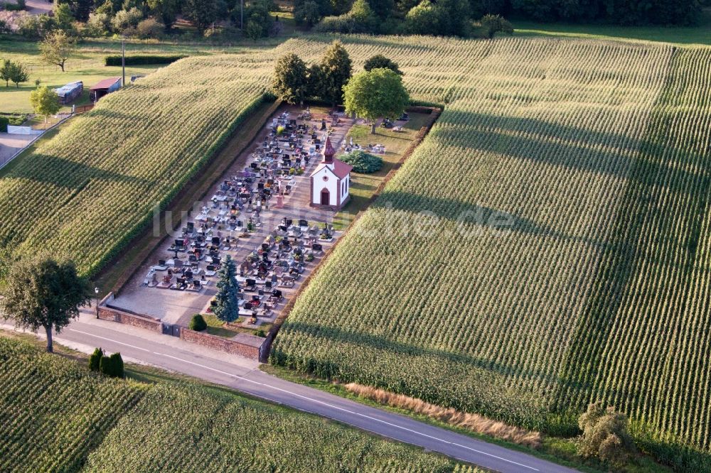 Salmbach von oben - Kirchengebäude der Kapelle in Salmbach in Grand Est, Frankreich