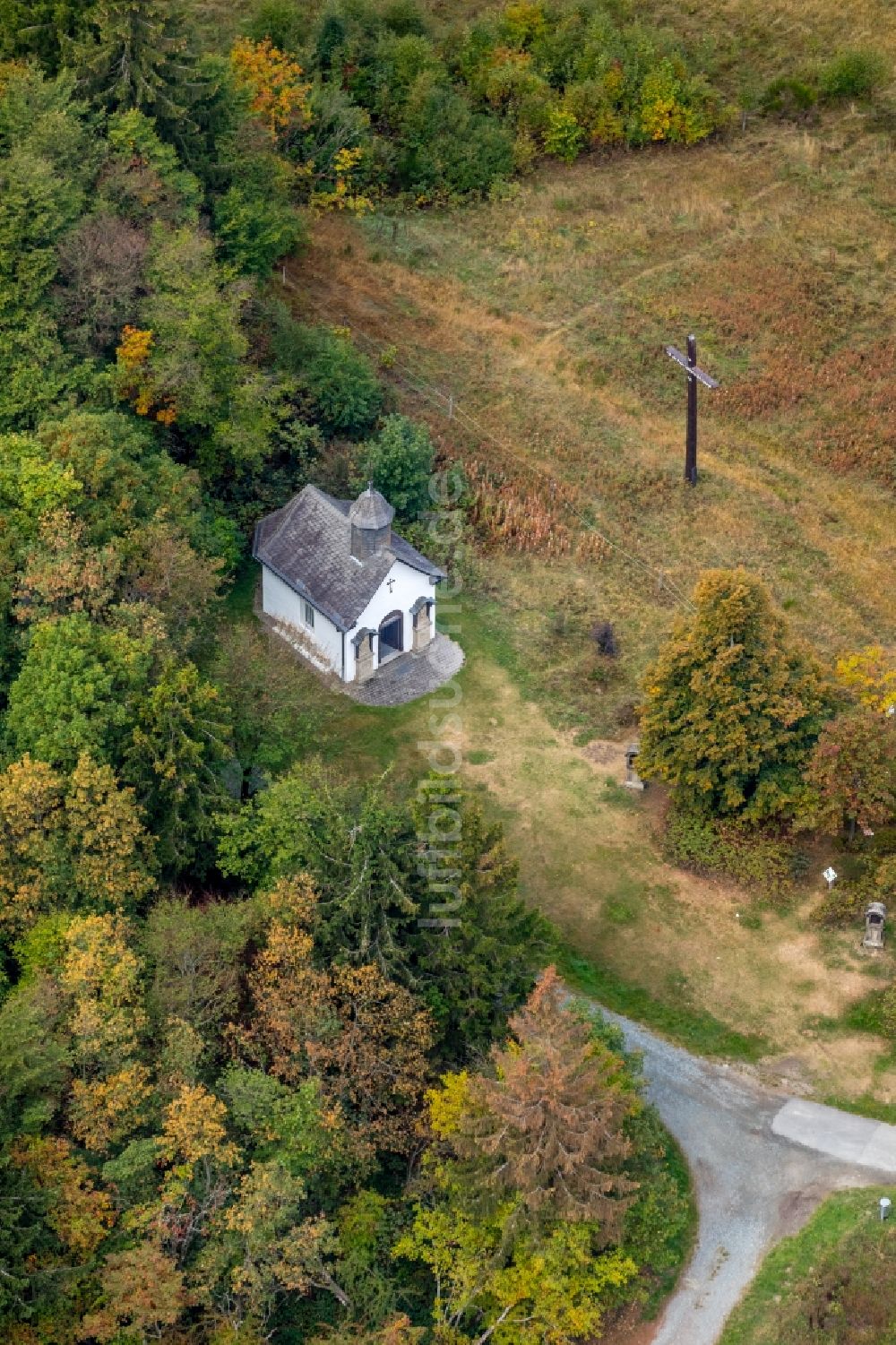 Luftbild Winterberg - Kirchengebäude der Kapelle in Winterberg im Bundesland Nordrhein-Westfalen, Deutschland