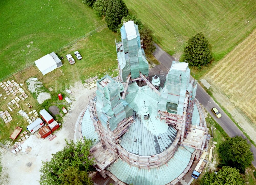 Kappl von oben - Kirchengebäude der Kappl Wallfahrtskirche der Heiligsten Dreifaltigkeit in Kappl im Bundesland Bayern