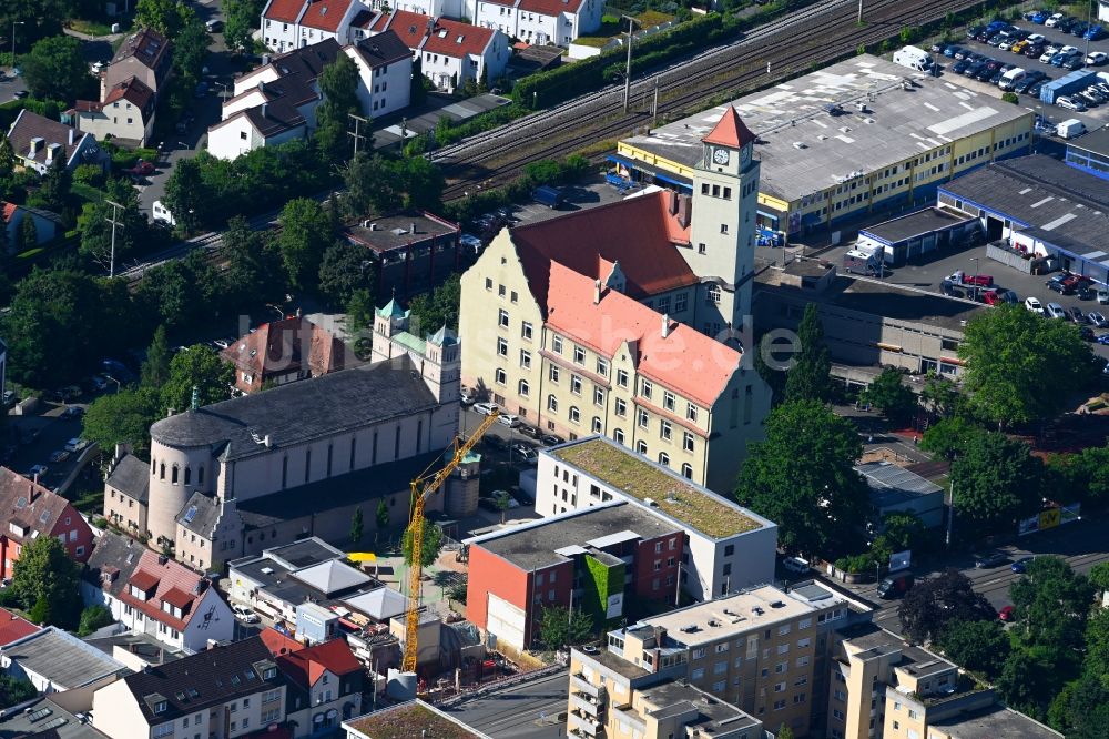 Nürnberg von oben - Kirchengebäude St. Karl Borromäus in Nürnberg im Bundesland Bayern, Deutschland