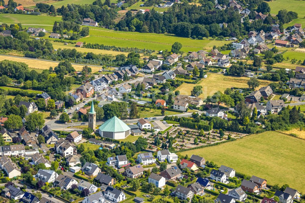 Dortmund von oben - Kirchengebäude Kath. Kirche St. Kaiser Heinrich in Dortmund im Bundesland Nordrhein-Westfalen, Deutschland