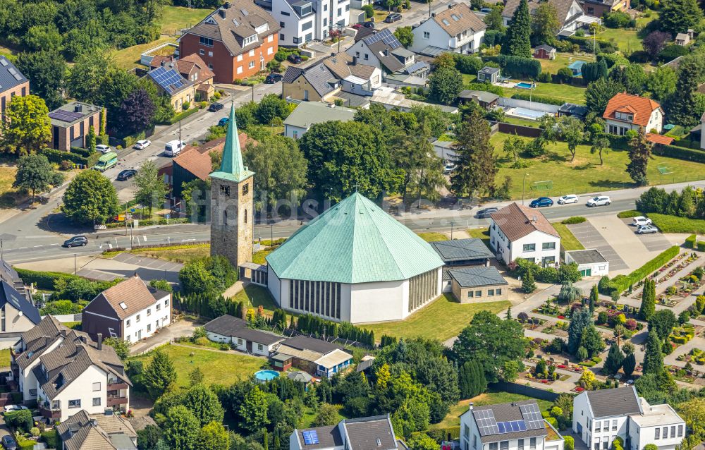 Dortmund aus der Vogelperspektive: Kirchengebäude Kath. Kirche St. Kaiser Heinrich in Dortmund im Bundesland Nordrhein-Westfalen, Deutschland