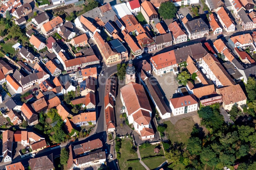 Luftaufnahme Rheinzabern - Kirchengebäude des Kath. Pfarramt in der Dorfmitte in Rheinzabern im Bundesland Rheinland-Pfalz, Deutschland