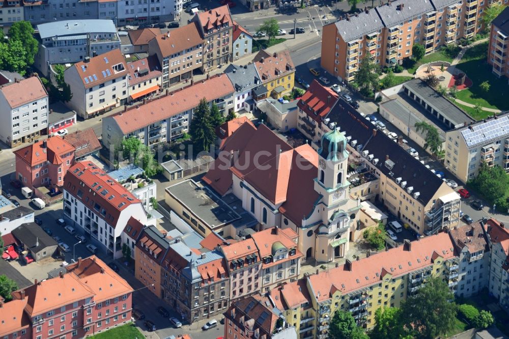 Nürnberg aus der Vogelperspektive: Kirchengebäude der Kath. Pfarramt St. Michael in Nürnberg im Bundesland Bayern