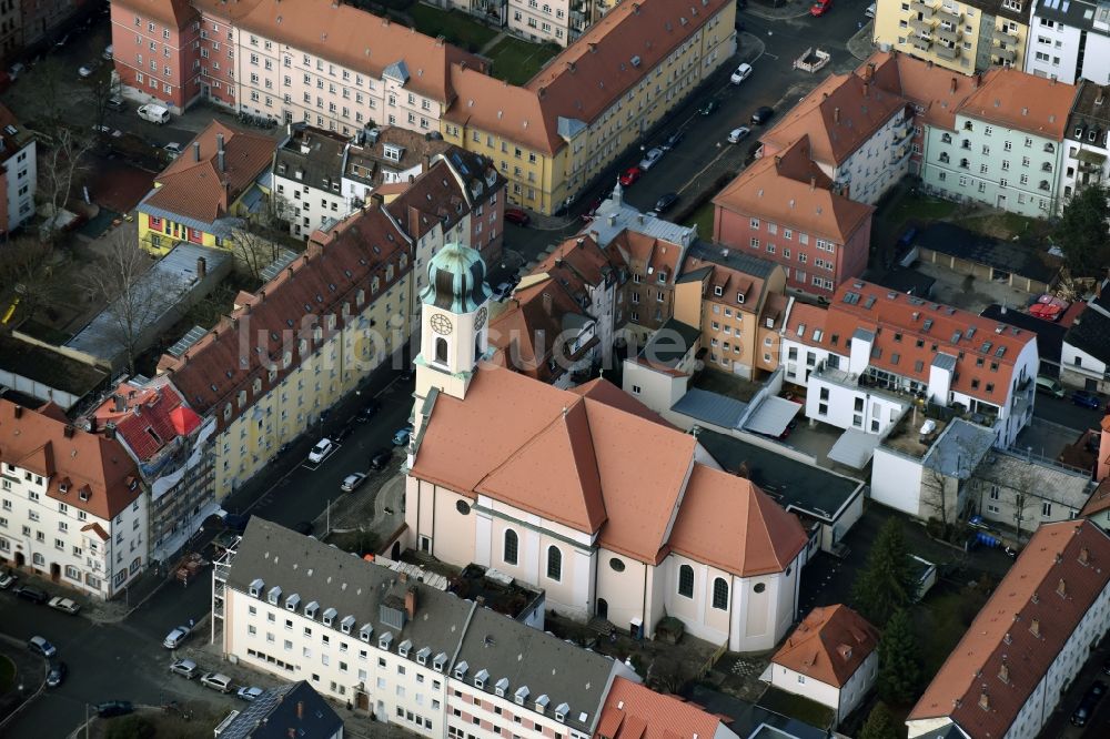 Luftaufnahme Nürnberg - Kirchengebäude Kath. Pfarramt St. Michael an der Wilhelm-Marx-Straße im Altstadt- Zentrum in Nürnberg im Bundesland Bayern