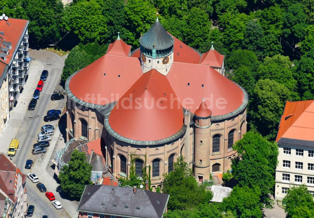 Luftbild München - Kirchengebäude der des Kath. Pfarramt St. Rupert in München im Bundesland Bayern, Deutschland