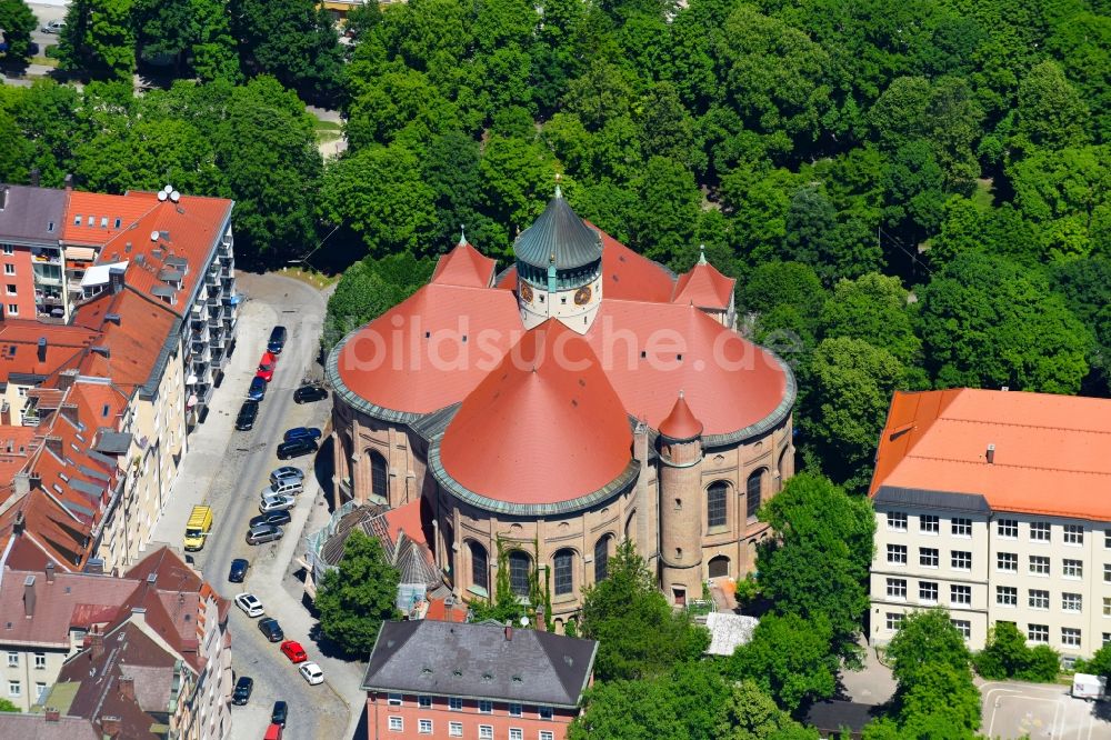 Luftaufnahme München - Kirchengebäude der des Kath. Pfarramt St. Rupert in München im Bundesland Bayern, Deutschland