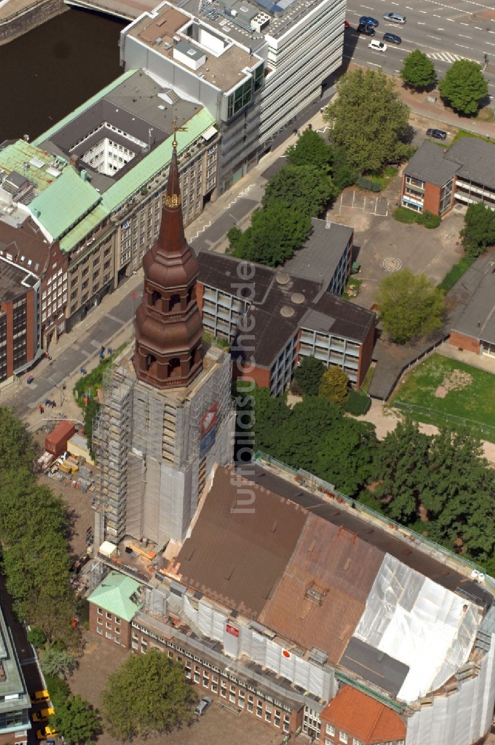 Luftbild Hamburg - Kirchengebäude der St. Katharinen Kirche in Hamburg