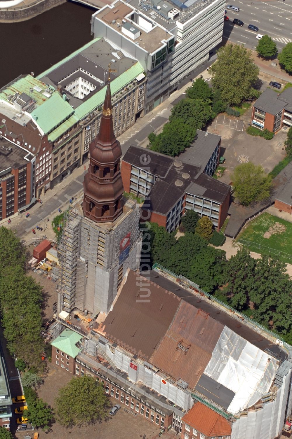 Luftaufnahme Hamburg - Kirchengebäude der St. Katharinen Kirche in Hamburg