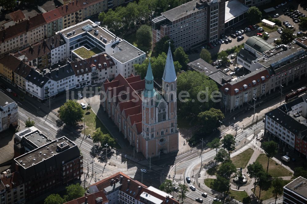 Luftaufnahme Braunschweig - Kirchengebäude der St. Katharinenkirche in Braunschweig im Bundesland Niedersachsen