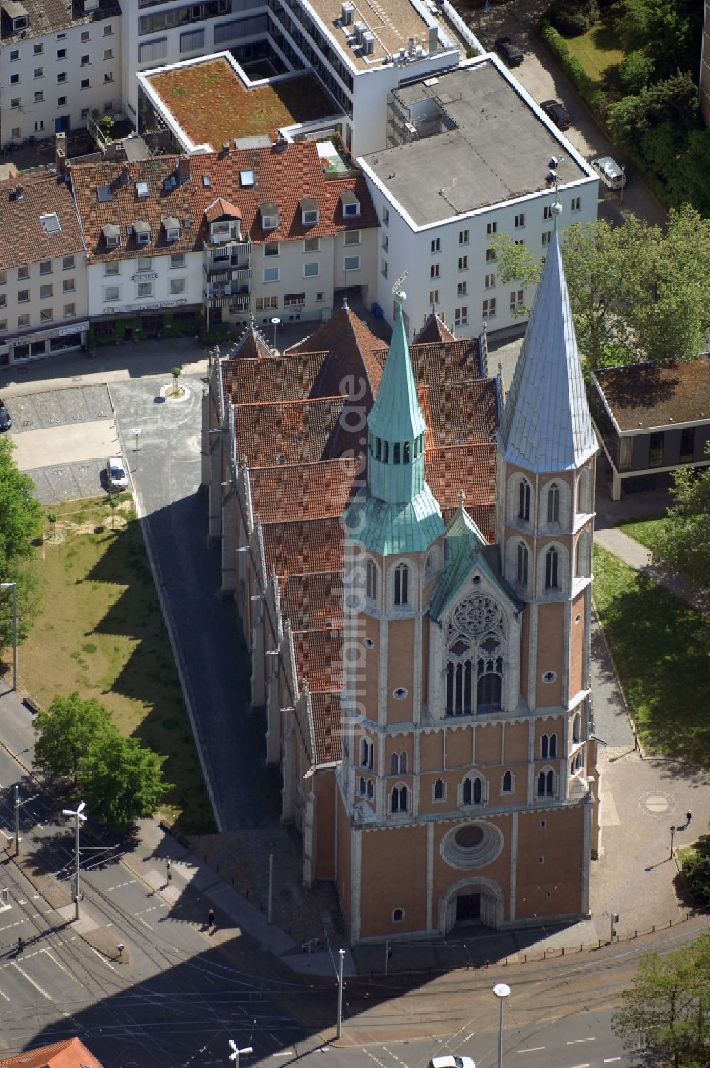 Braunschweig von oben - Kirchengebäude der St. Katharinenkirche in Braunschweig im Bundesland Niedersachsen