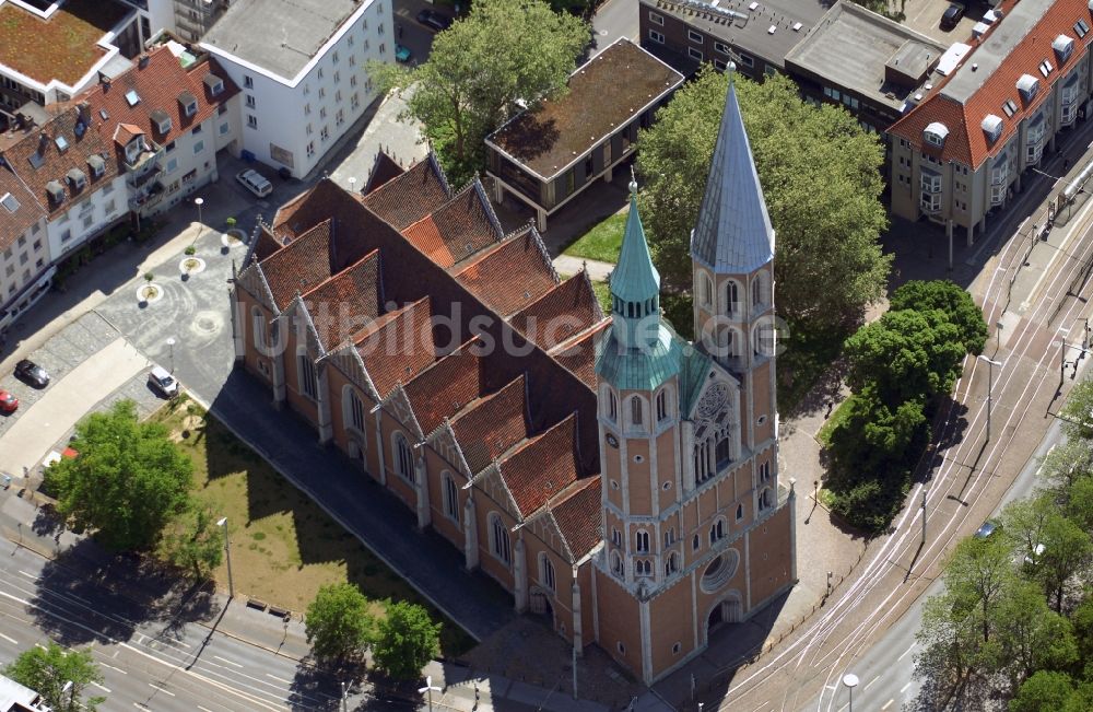 Braunschweig aus der Vogelperspektive: Kirchengebäude der St. Katharinenkirche in Braunschweig im Bundesland Niedersachsen