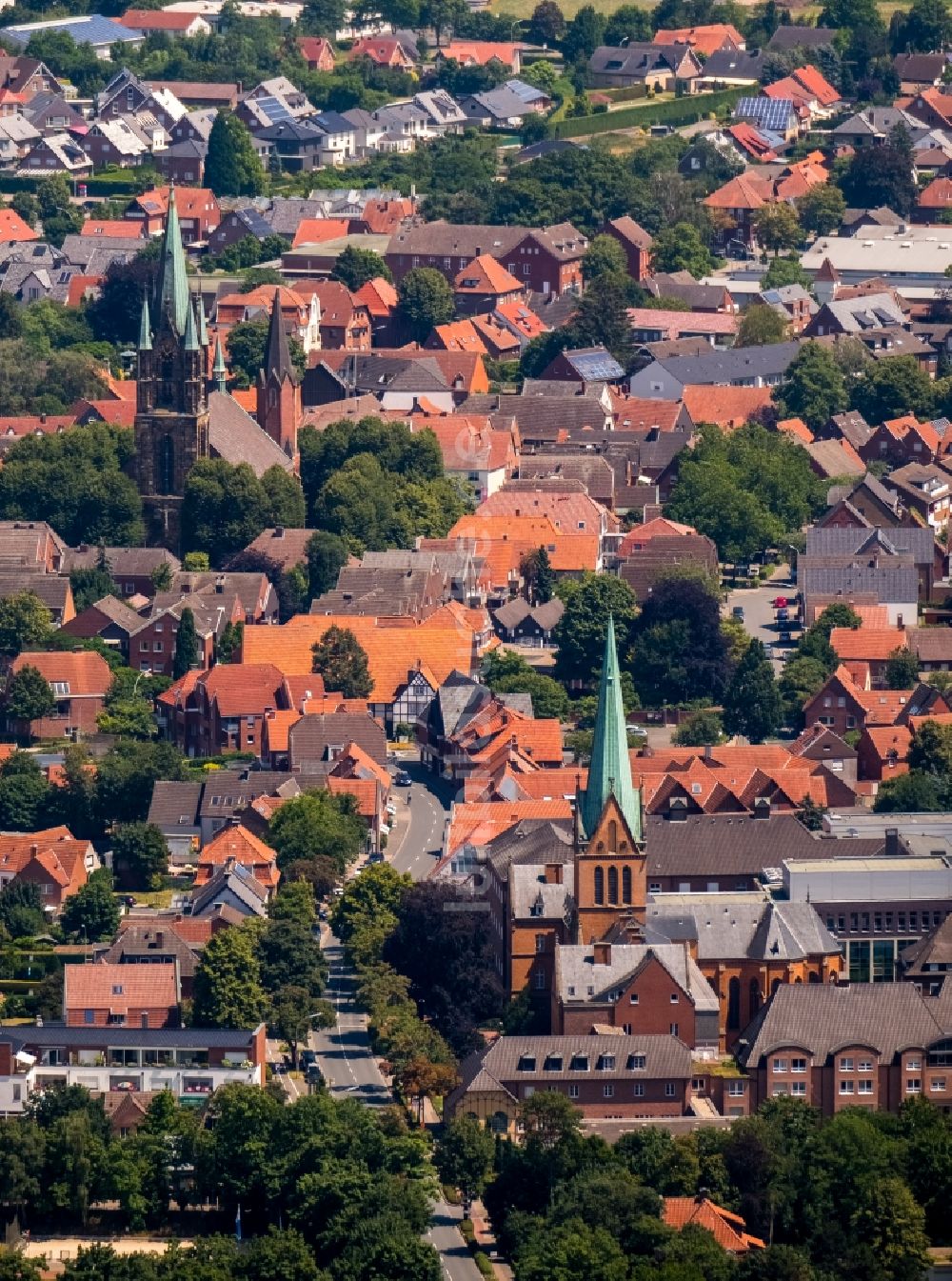 Luftaufnahme Sendenhorst - Kirchengebäude der Katholische Kirche St. Martin an der Kirchstraße in Sendenhorst im Bundesland Nordrhein-Westfalen, Deutschland