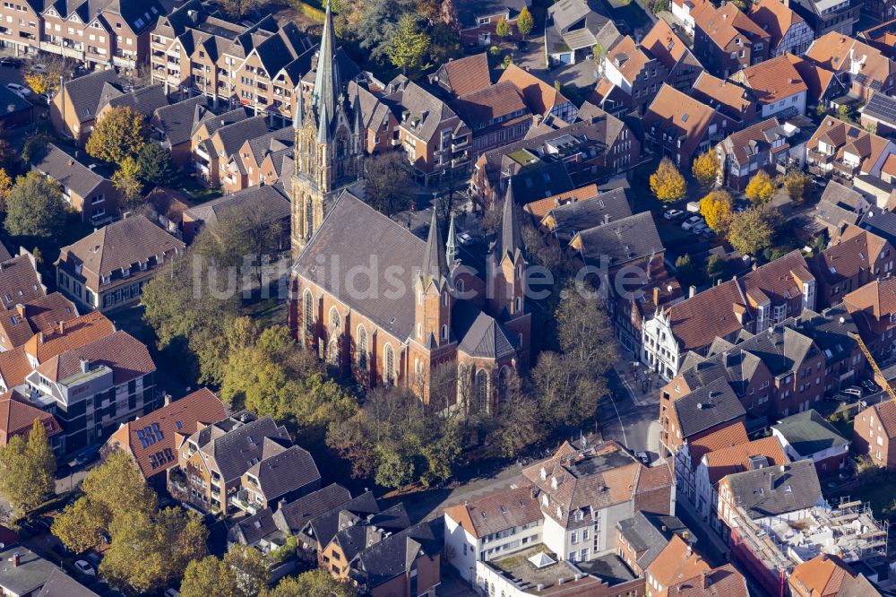 Sendenhorst aus der Vogelperspektive: Kirchengebäude der Katholische Kirche St. Martin an der Kirchstraße in Sendenhorst im Bundesland Nordrhein-Westfalen, Deutschland