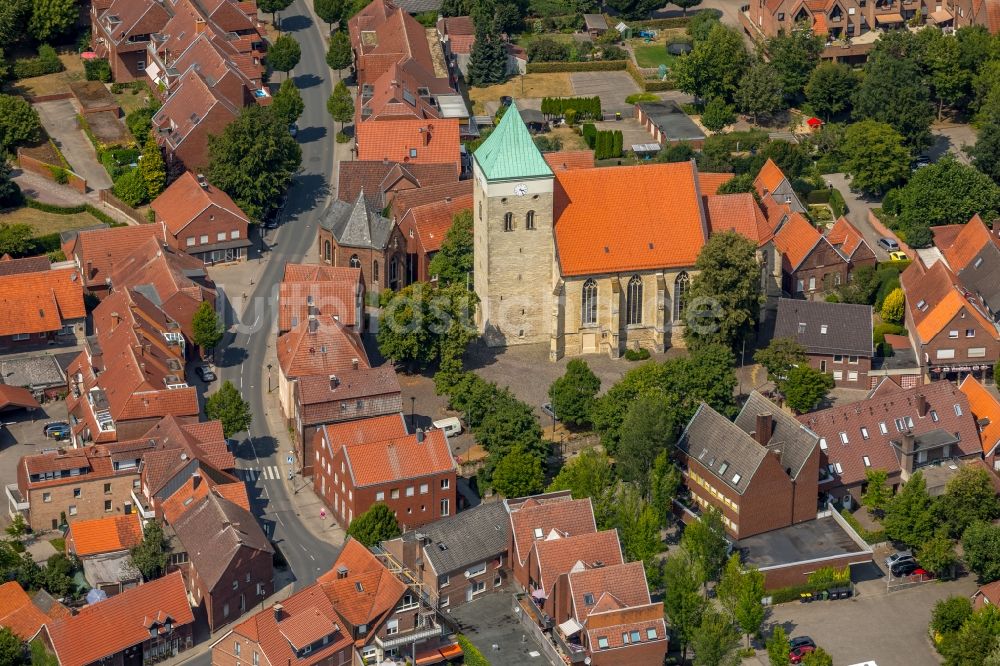 Luftbild Everswinkel - Kirchengebäude der Katholische Pfarrkiche St. Magnus in Everswinkel im Bundesland Nordrhein-Westfalen, Deutschland