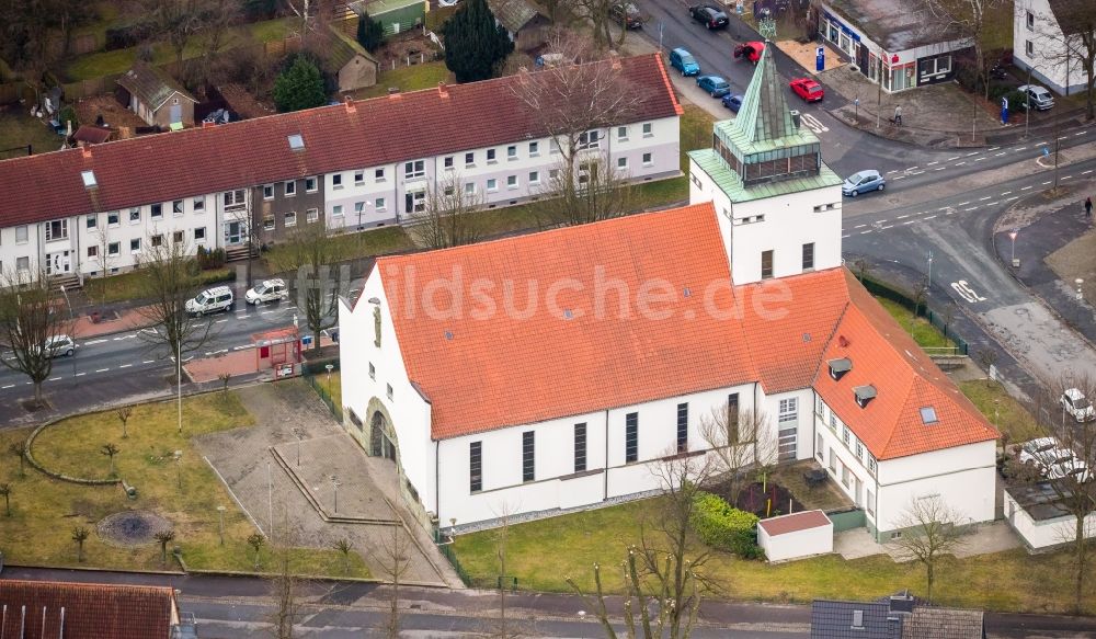 Luftbild Gladbeck - Kirchengebäude der Katholischen Christ König Kirche in Gladbeck im Bundesland Nordrhein-Westfalen