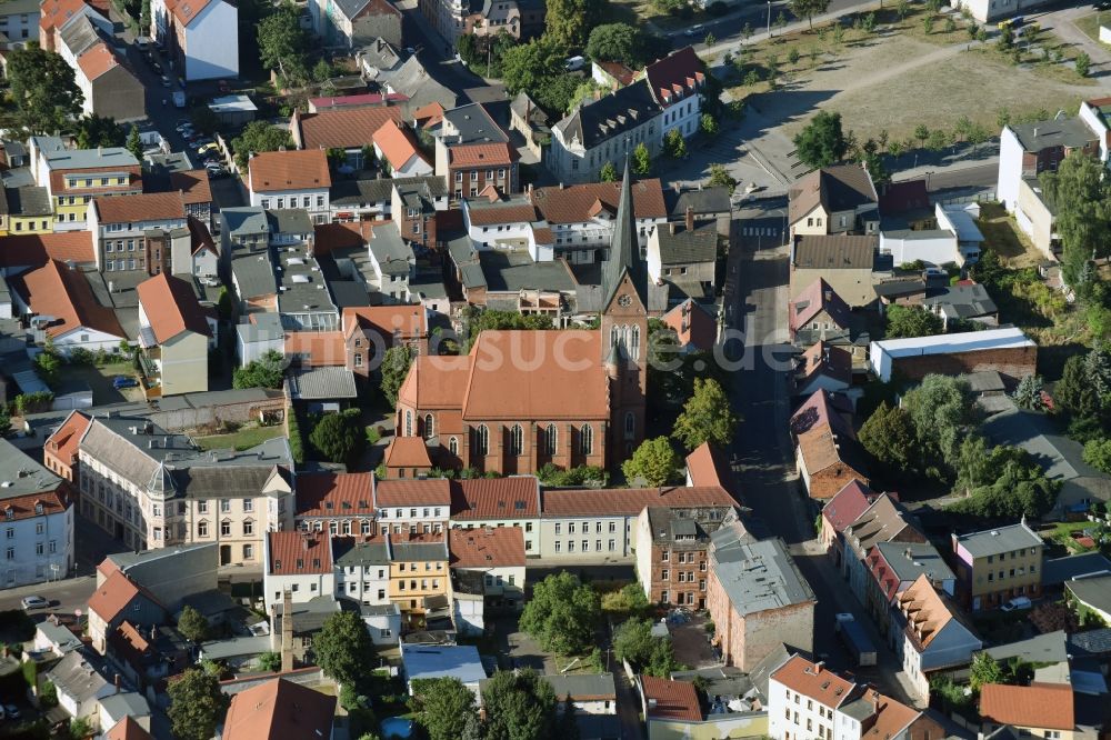 Luftbild Burg - Kirchengebäude der Katholischen Kirche Burg in Burg im Bundesland Sachsen-Anhalt