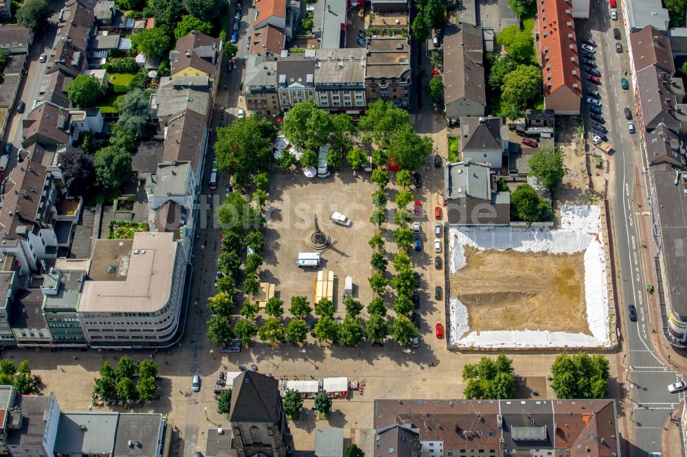 Luftaufnahme Oberhausen - Kirchengebäude der Katholischen Kirche Herz Jesu im Altstadt- Zentrum in Oberhausen im Bundesland Nordrhein-Westfalen