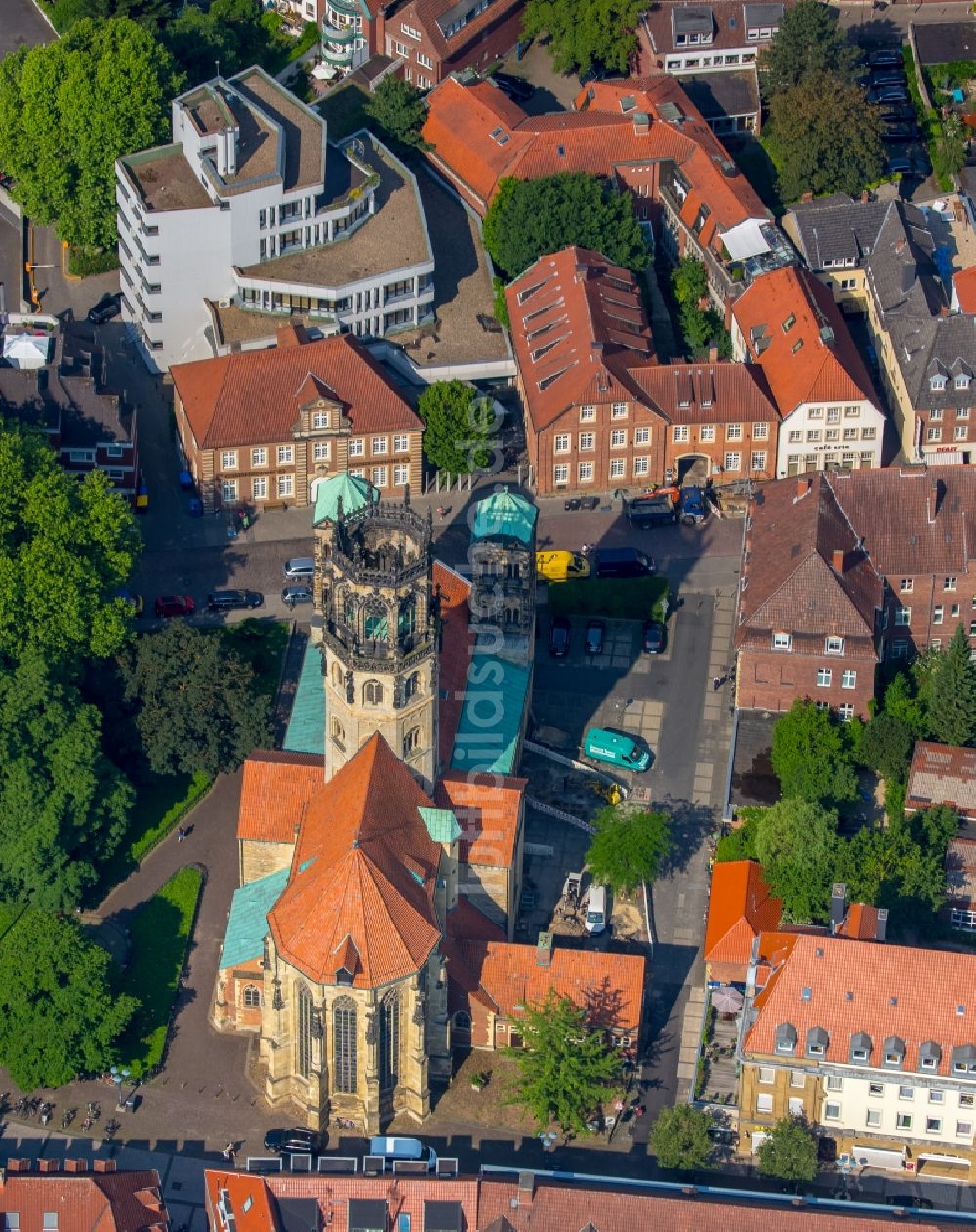 Münster von oben - Kirchengebäude der katholischen Kirche St. Ludgeri in Münster im Bundesland Nordrhein-Westfalen