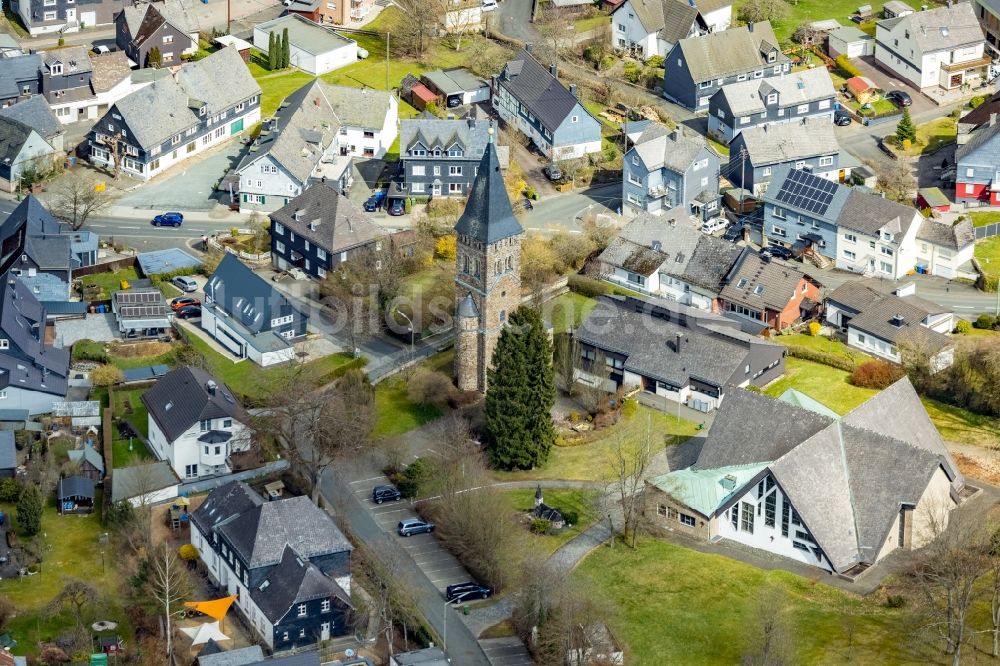 Luftbild Wilnsdorf - Kirchengebäude der katholischen Kirche Sankt Martinus in Wilnsdorf im Bundesland Nordrhein-Westfalen, Deutschland