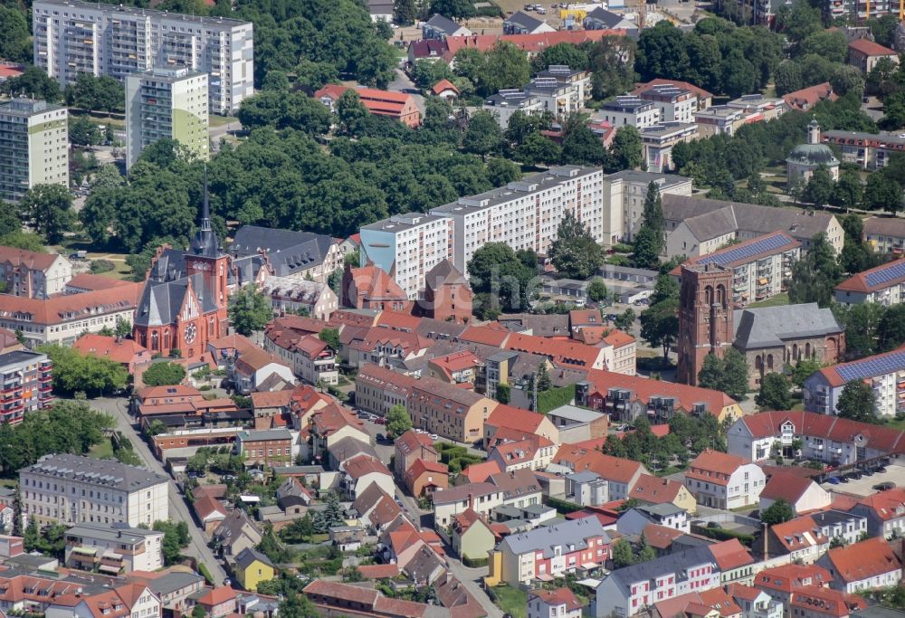 Luftaufnahme Schwedt/Oder - Kirchengebäude der Katholischen Kirche in Schwedt/Oder im Bundesland Brandenburg, Deutschland