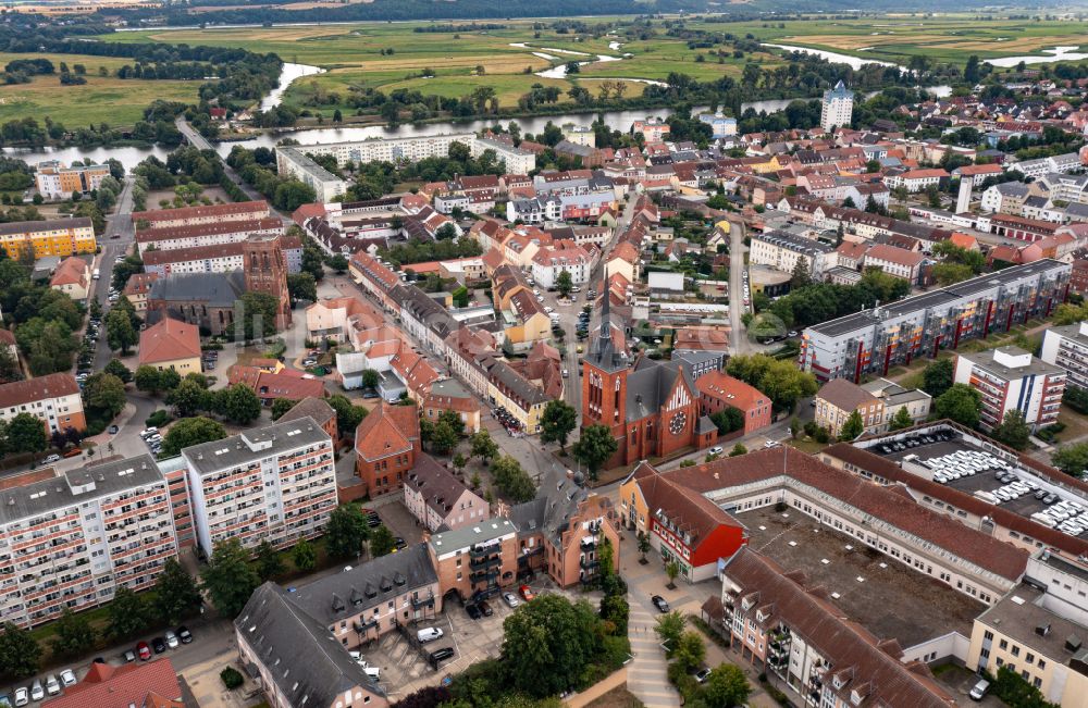 Luftaufnahme Schwedt/Oder - Kirchengebäude der Katholischen Kirche in Schwedt/Oder im Bundesland Brandenburg, Deutschland