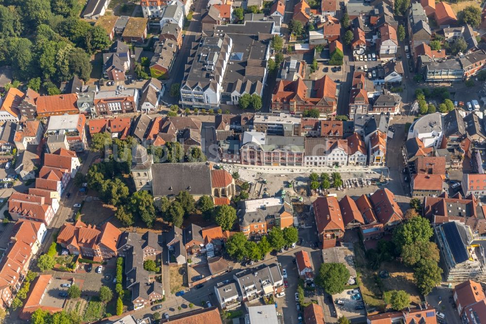 Luftbild Ahlen - Kirchengebäude der katholischen Kirchengemeinde Sankt Bartholomäus im Altstadt- Zentrum in Ahlen im Bundesland Nordrhein-Westfalen, Deutschland