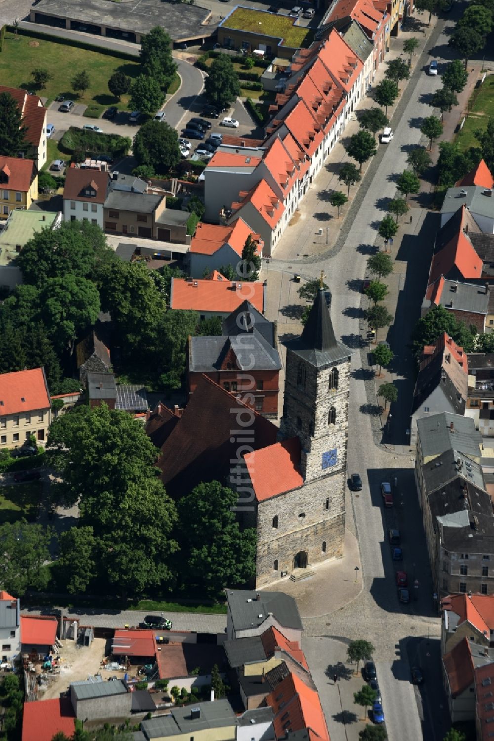 Bernburg (Saale) aus der Vogelperspektive: Kirchengebäude der katholischen St. Nicolai Kirche in Bernburg (Saale) im Bundesland Sachsen-Anhalt