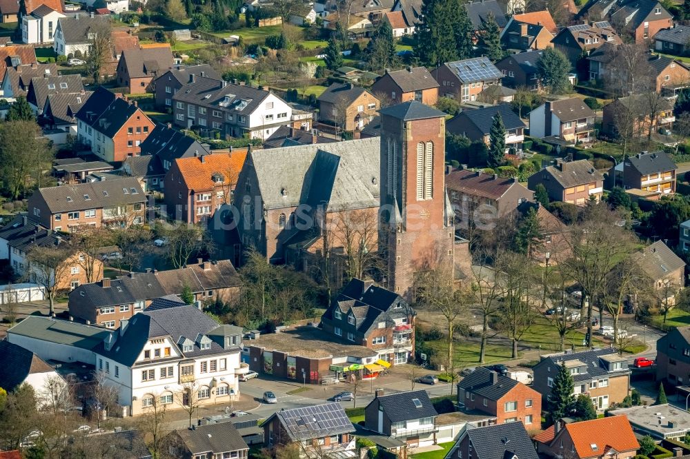 Dorsten aus der Vogelperspektive: Kirchengebäude der Katholischen Pfarrgemeinde St. Antonius Dorsten Hosterhausen in Dorsten im Bundesland Nordrhein-Westfalen, Deutschland