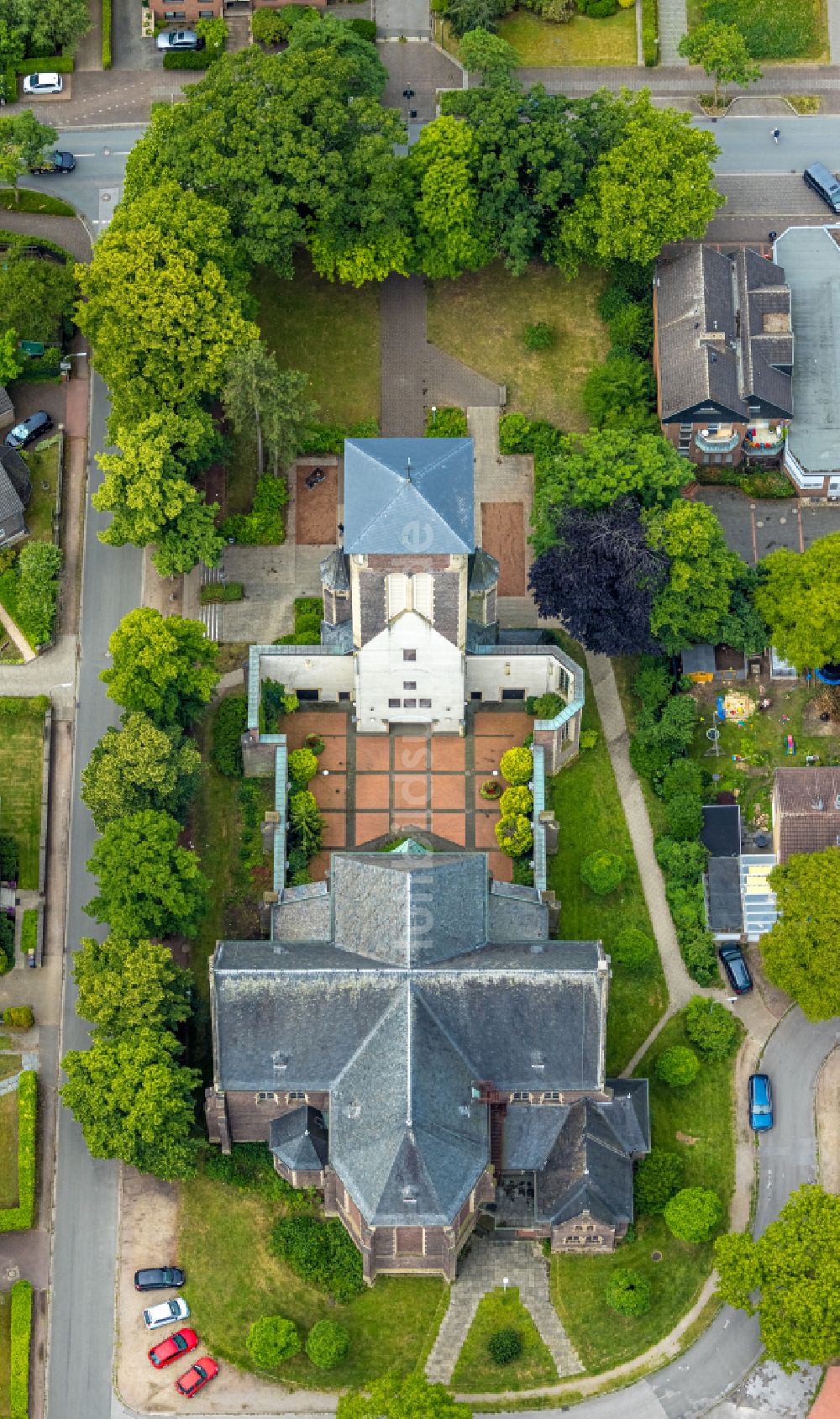 Luftbild Dorsten - Kirchengebäude der Katholischen Pfarrgemeinde St. Antonius Dorsten Hosterhausen in Dorsten im Bundesland Nordrhein-Westfalen, Deutschland