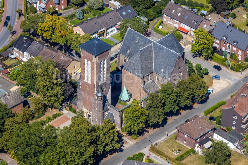 Luftbild Dorsten - Kirchengebäude der Katholischen Pfarrgemeinde St. Antonius Dorsten Hosterhausen in Dorsten im Bundesland Nordrhein-Westfalen, Deutschland