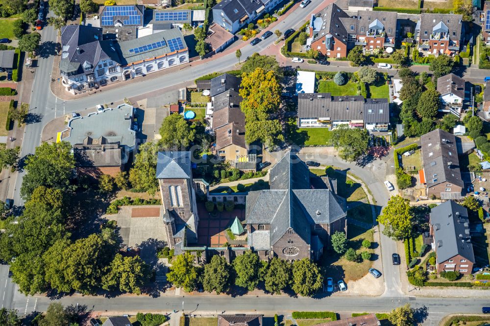 Luftaufnahme Dorsten - Kirchengebäude der Katholischen Pfarrgemeinde St. Antonius Dorsten Hosterhausen in Dorsten im Bundesland Nordrhein-Westfalen, Deutschland