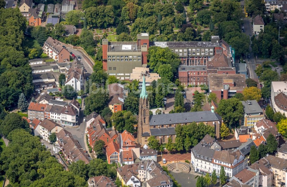 Luftaufnahme Essen - Kirchengebäude der Katholischen Pfarrgemeinde St. Dionysius in Essen im Bundesland Nordrhein-Westfalen - NRW, Deutschland