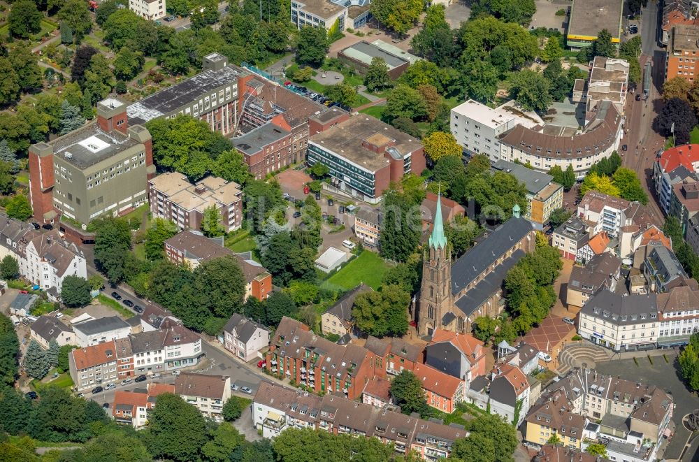 Essen von oben - Kirchengebäude der Katholischen Pfarrgemeinde St. Dionysius in Essen im Bundesland Nordrhein-Westfalen - NRW, Deutschland