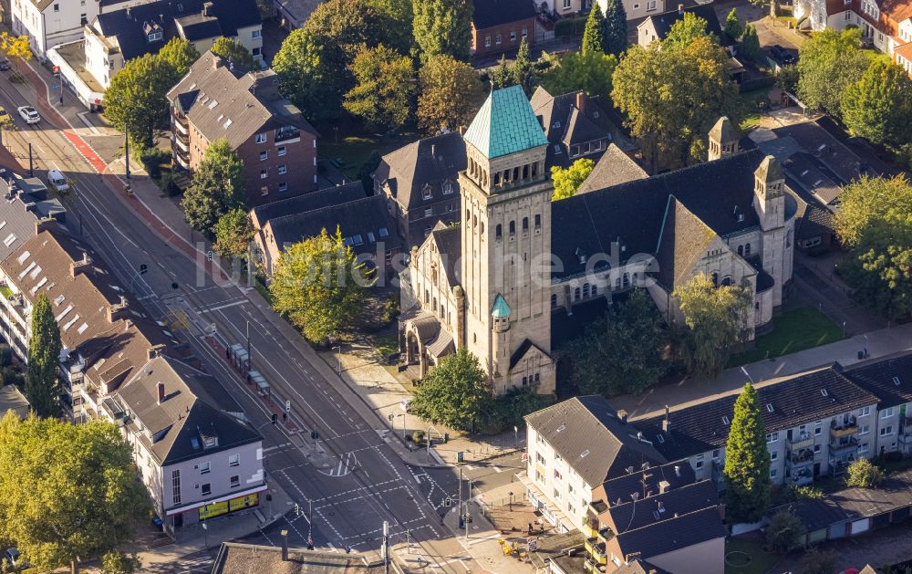 Luftaufnahme Gelsenkirchen - Kirchengebäude der Katholischen Sankt Ludgeri Kirche im Altstadt- Zentrum in Gelsenkirchen-Buer im Bundesland Nordrhein-Westfalen