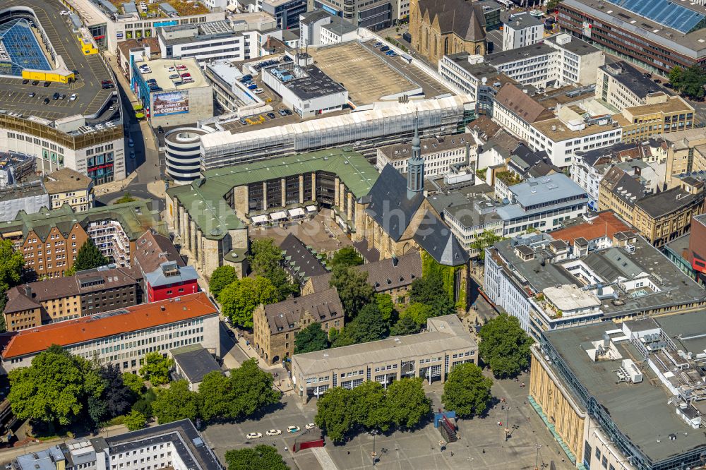 Dortmund von oben - Kirchengebäude Katholisches Pfarramt St. Johannes Baptist in Dortmund im Bundesland Nordrhein-Westfalen, Deutschland