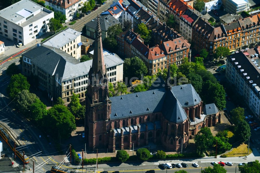 Luftbild Karlsruhe - Kirchengebäude Kirche St. Bernhard in Karlsruhe im Bundesland Baden-Württemberg, Deutschland