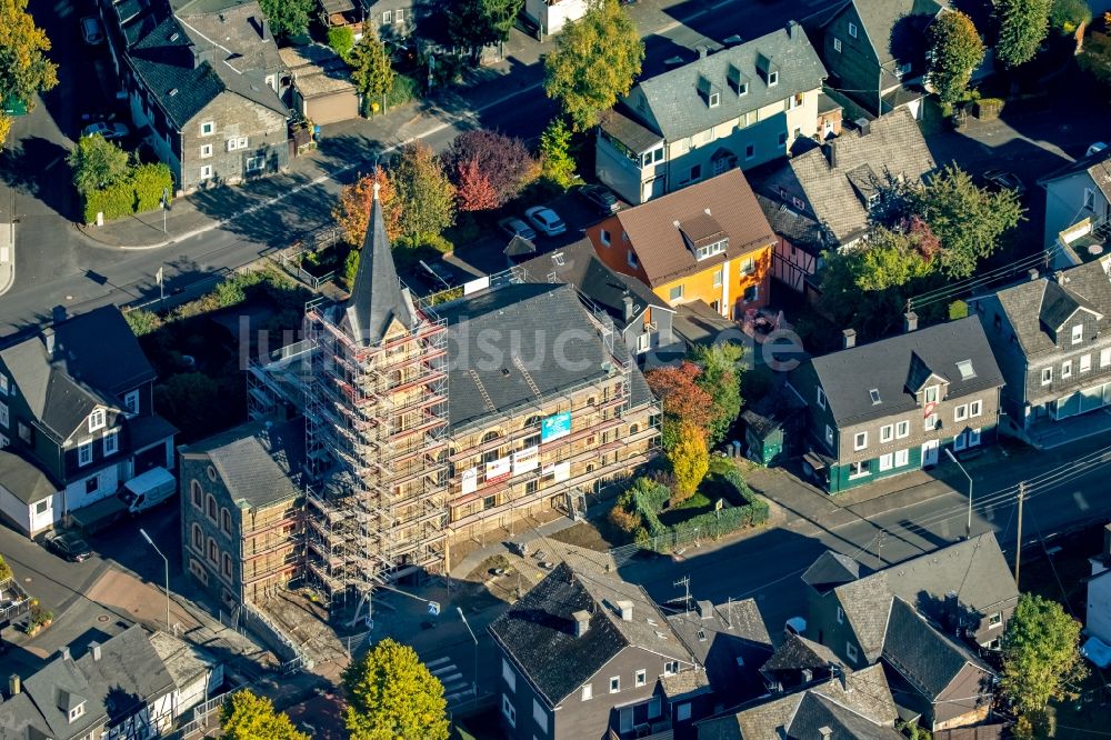 Eiserfeld aus der Vogelperspektive: Kirchengebäude der Kirche Eiserfeld an der Freiengründer Straße in Eiserfeld im Bundesland Nordrhein-Westfalen