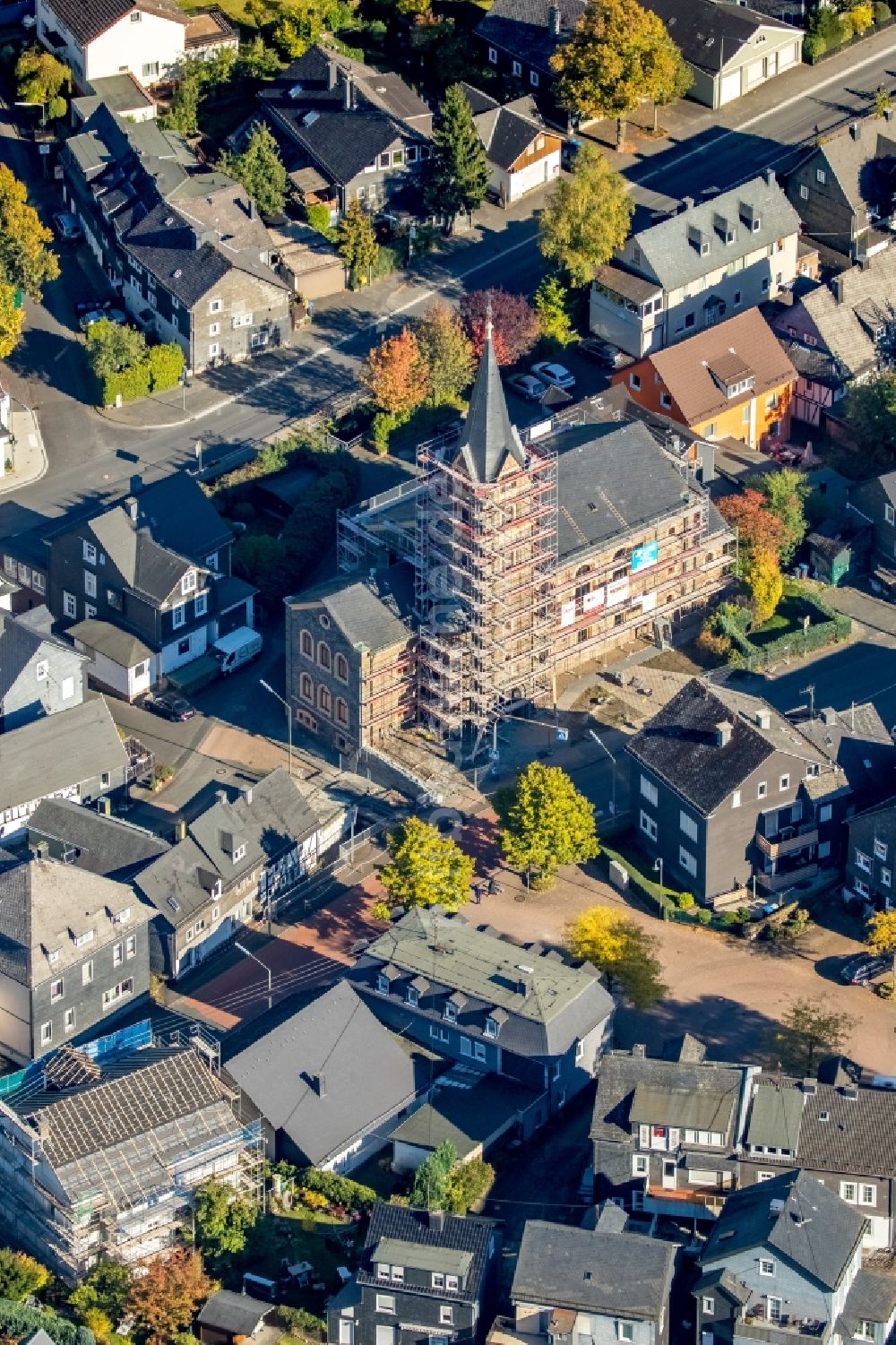 Eiserfeld aus der Vogelperspektive: Kirchengebäude der Kirche Eiserfeld an der Freiengründer Straße in Eiserfeld im Bundesland Nordrhein-Westfalen